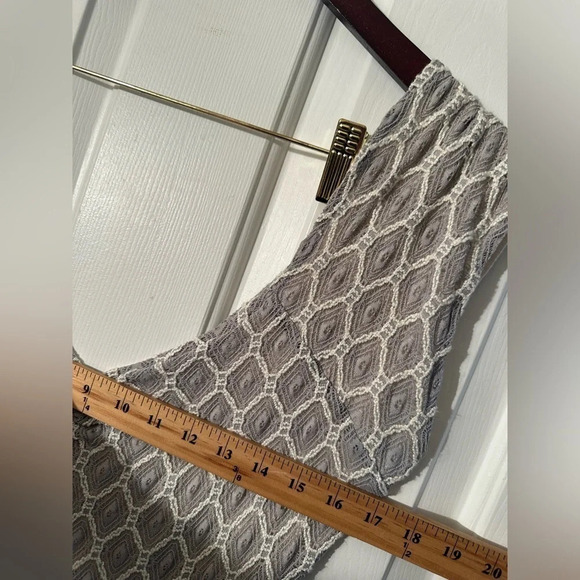 Deletta ANTHROPOLOGIE XL Diamond Lace Peplum Top Crisscrossed Back Cap Sleeve - Picture 9 of 10